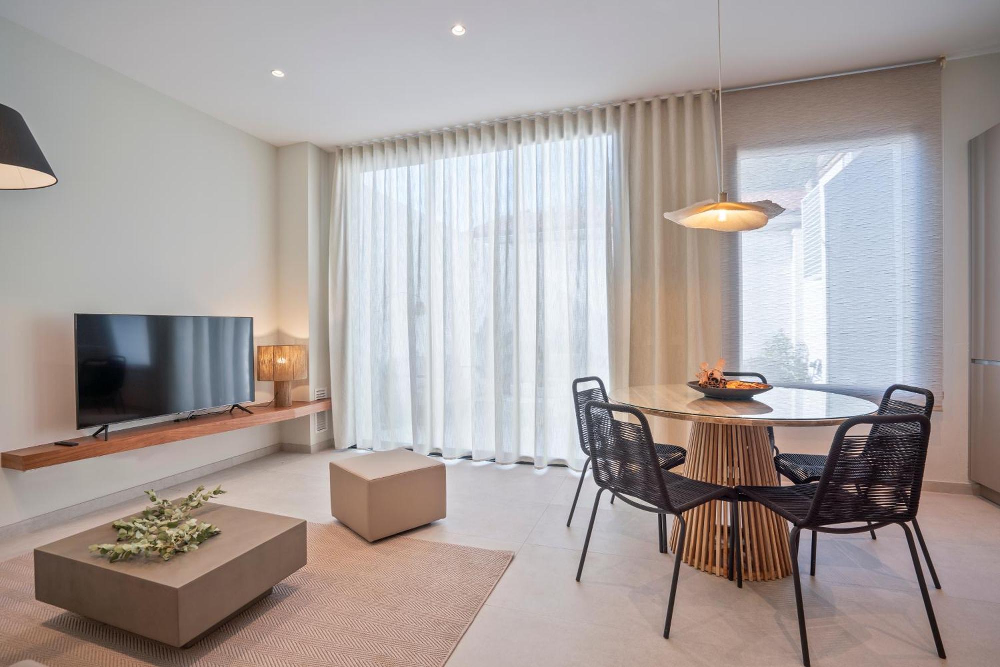 Sitges Spaces Garden Condo-2 Bedrooms, 2 Bathrooms, Garden Terrace, Near Center, Sleeps Up To 6- Monthly Rentals Only Kültér fotó