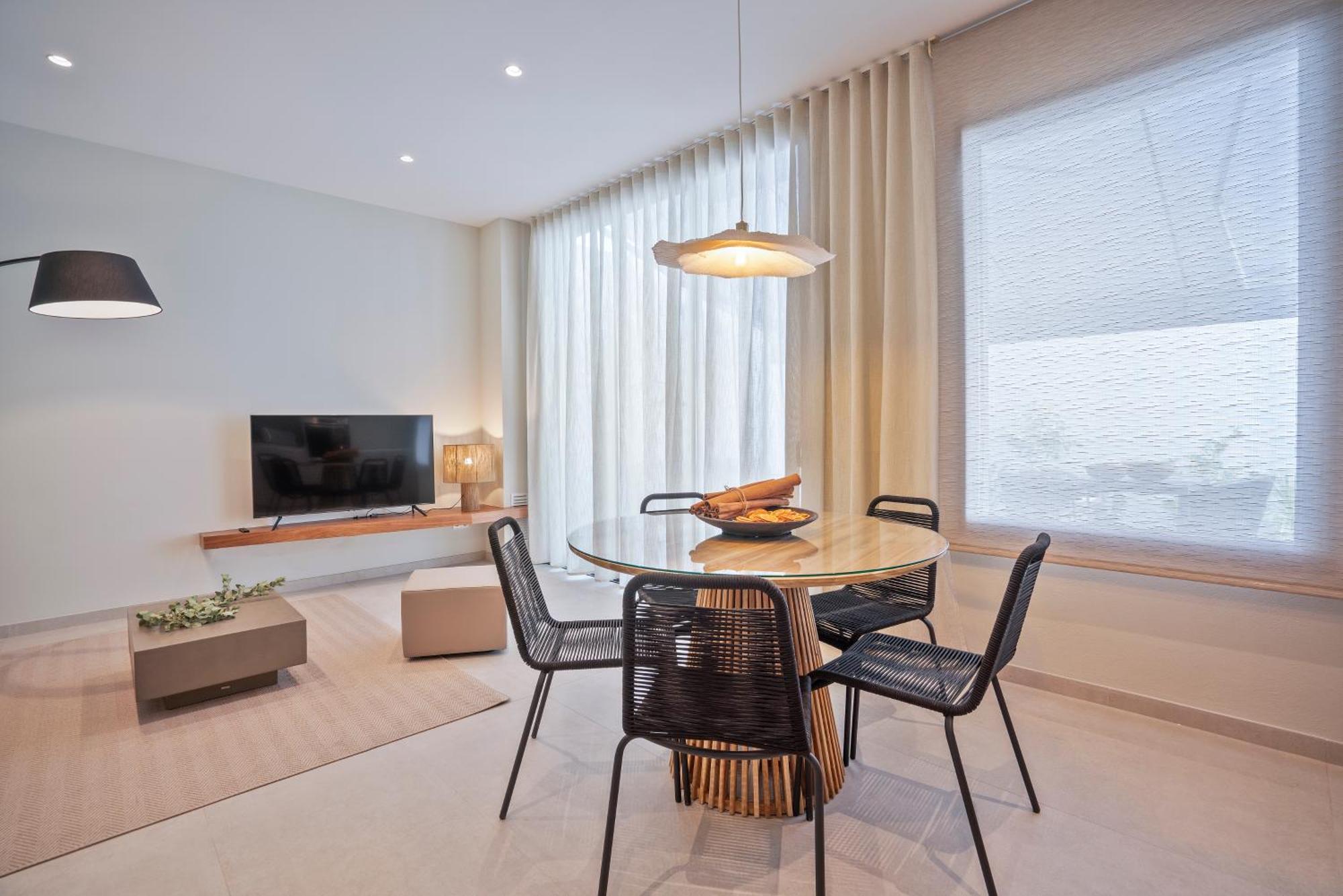 Sitges Spaces Garden Condo-2 Bedrooms, 2 Bathrooms, Garden Terrace, Near Center, Sleeps Up To 6- Monthly Rentals Only Kültér fotó